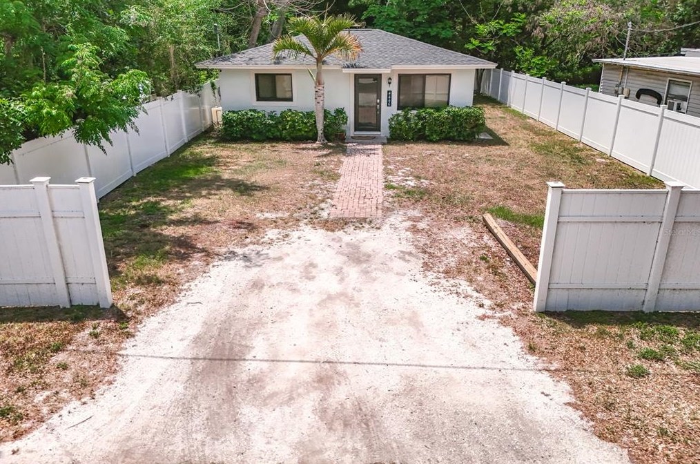 4446 Flatbush Ave, Sarasota, FL 34233-1903