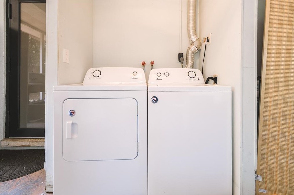 4446 Flatbush Ave, Sarasota FL  34233-1903 exterior