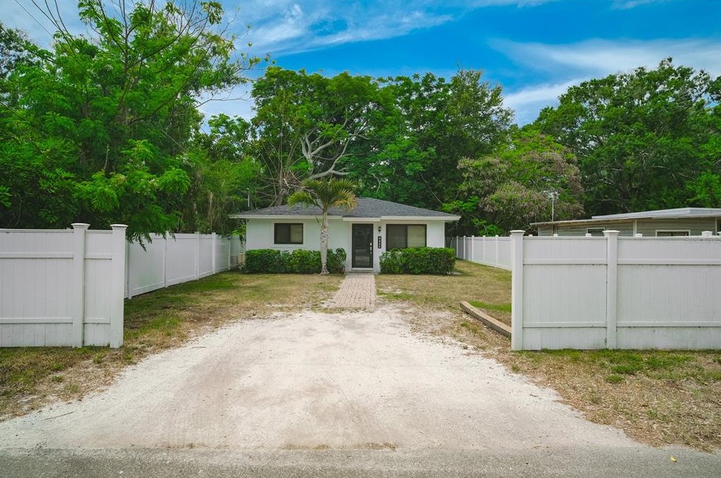 4446 Flatbush Ave, Sarasota FL  34233-1903 exterior
