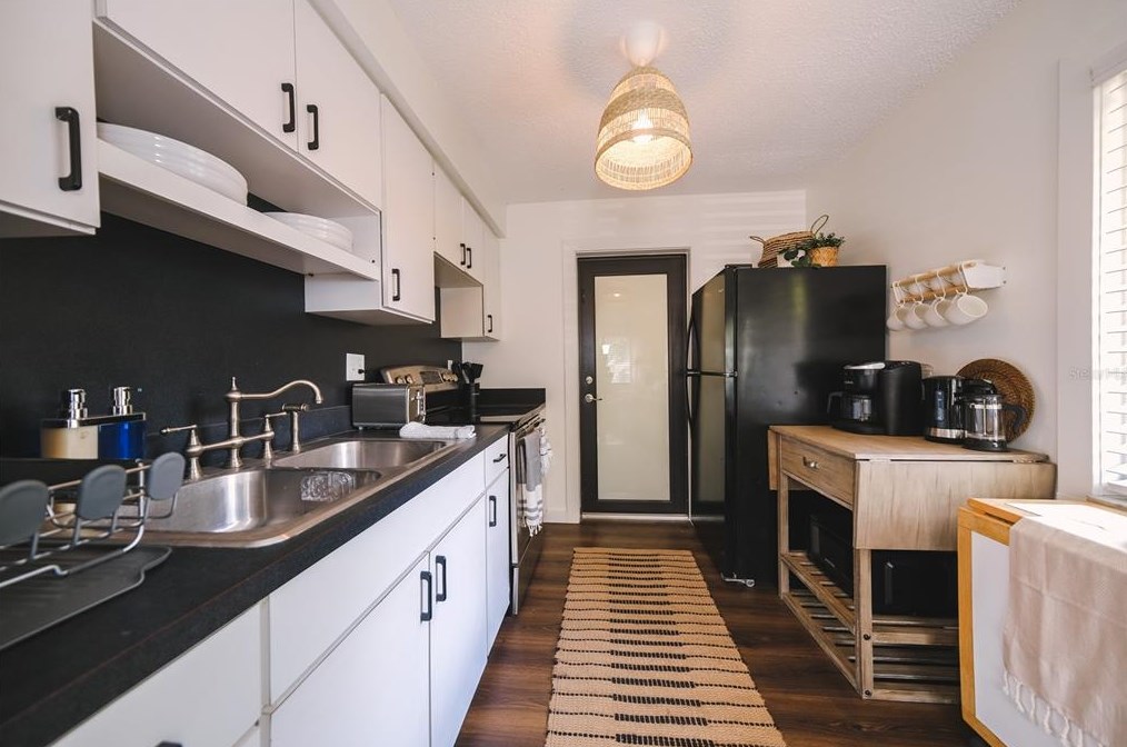 4446 Flatbush Ave, Sarasota FL  34233-1903 exterior