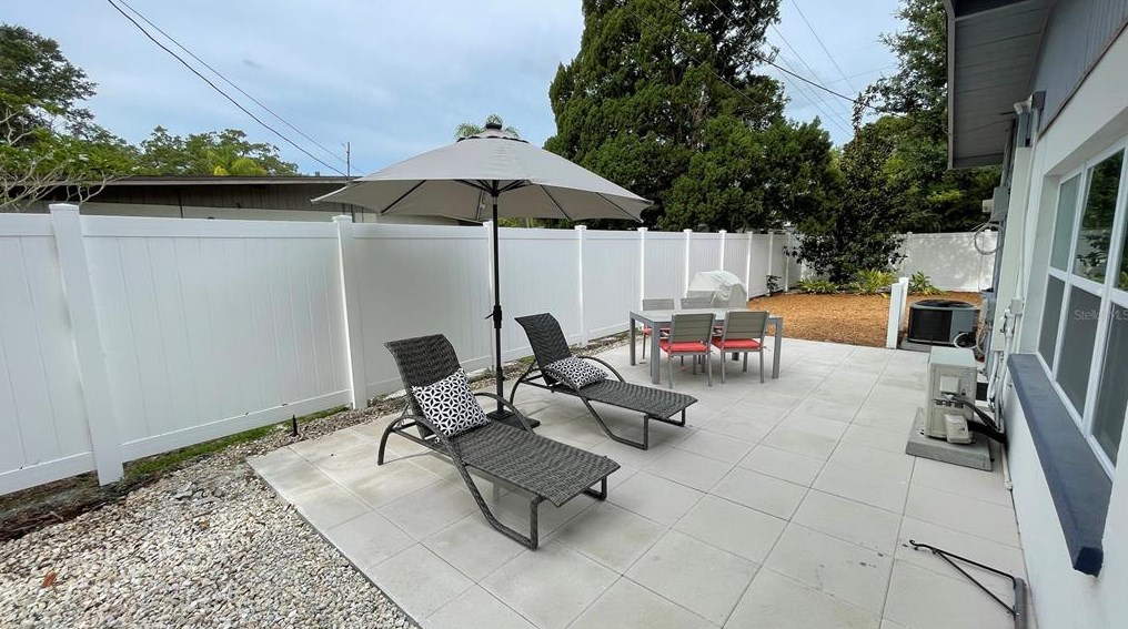 2832 Bay St, Sarasota, FL 34237-8632