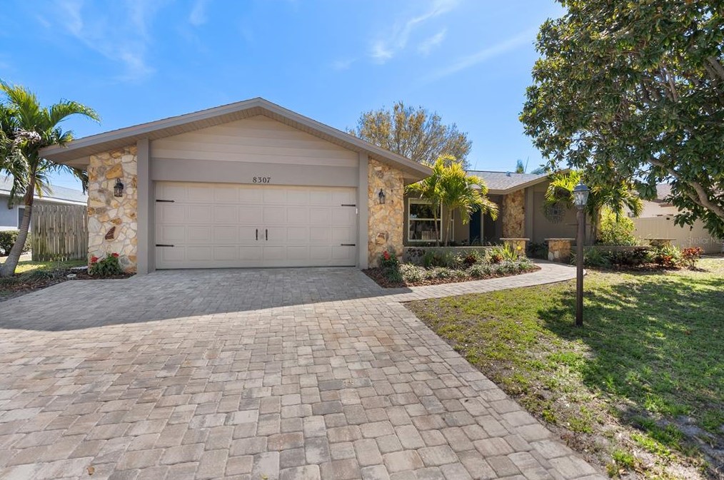 8307 12th Avenue Dr, Bradenton, FL 34209-9619