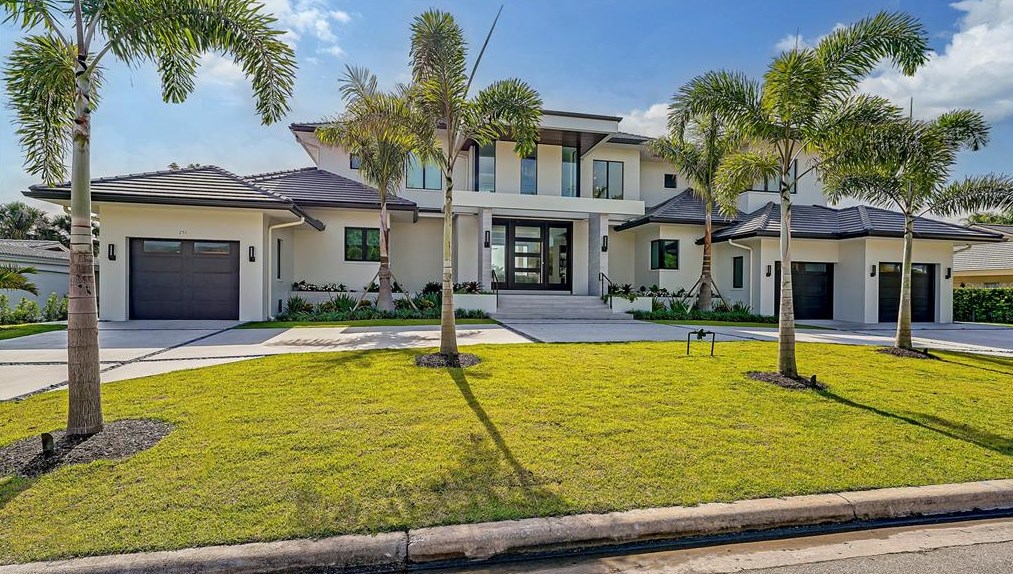 251 Robin Dr, Sarasota, FL 34236-1603