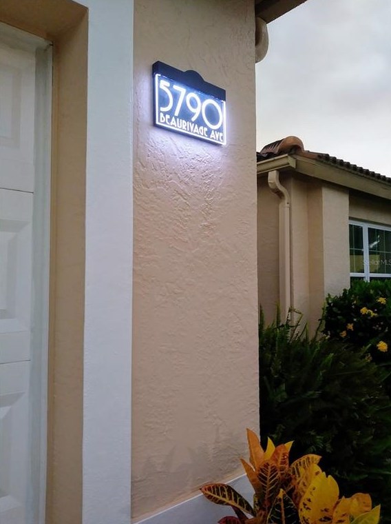5790 Beaurivage Ave, Sarasota, FL 34243-2688