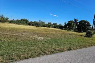 1927 NE 18th Pl, Cape Coral, FL 33909 - Photo 4