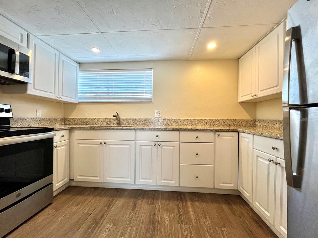 5233 Tamiami Trl, Sarasota, FL 34234-2747