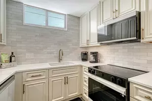 100 Sands Point Rd, Longboat Key, FL 34228 - Photo 12