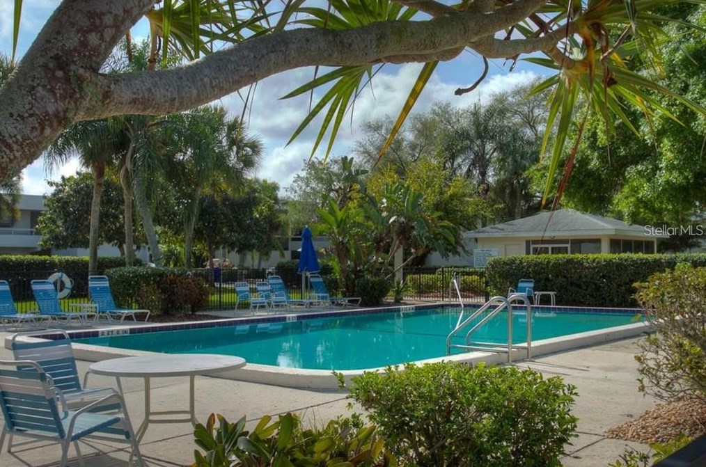 7271 Country Club Dr, Sarasota FL  34243-3528 exterior