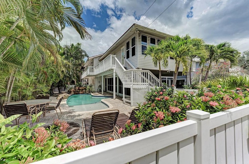 131 White Ave, Holmes Beach, FL 34217