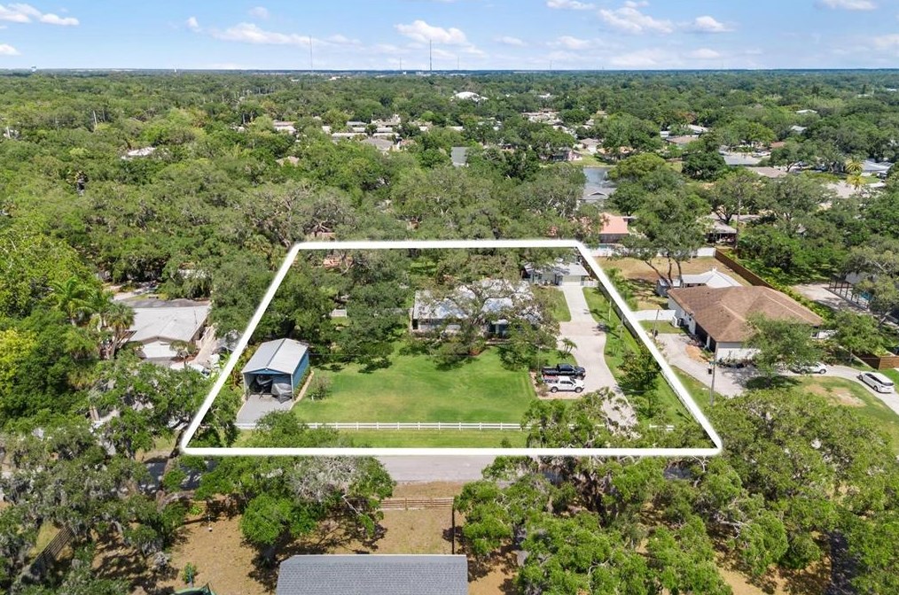 150 Bearded Oaks Dr, Sarasota, FL 34232-1605