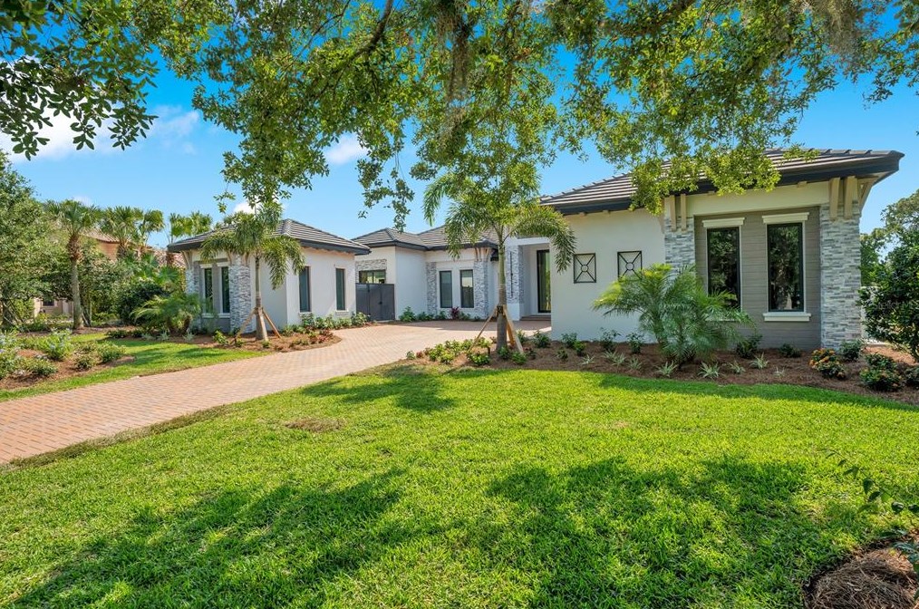 8251 Archers Ct, Sarasota, FL 34240-1438