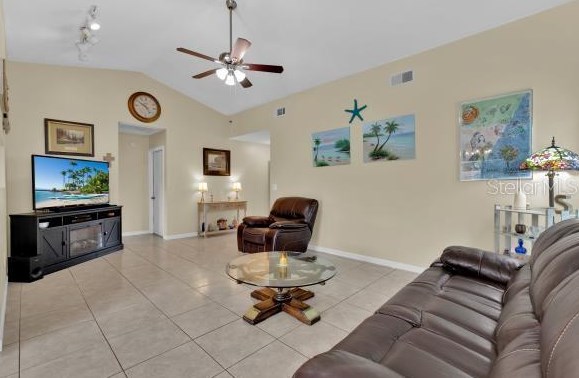 3733 Feather Dr, Lakeland FL 33812-4127 exterior