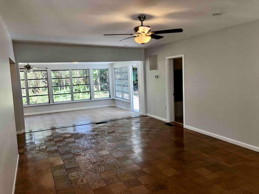 2753 Valencia Dr, Sarasota, FL 34239-6342