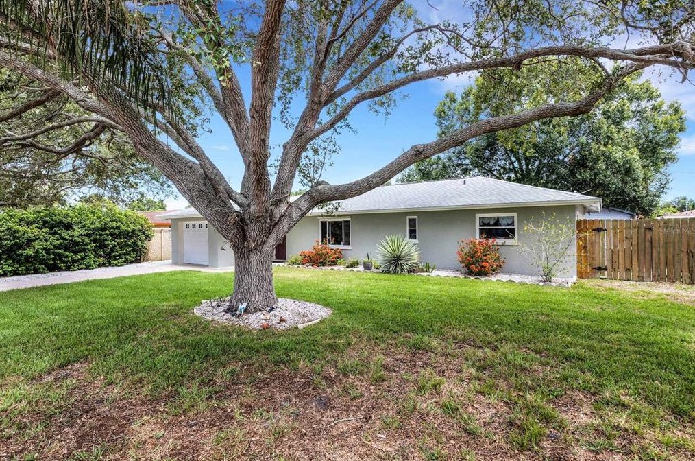 4755 Lark Ridge Cir, Sarasota, FL 34233-1727