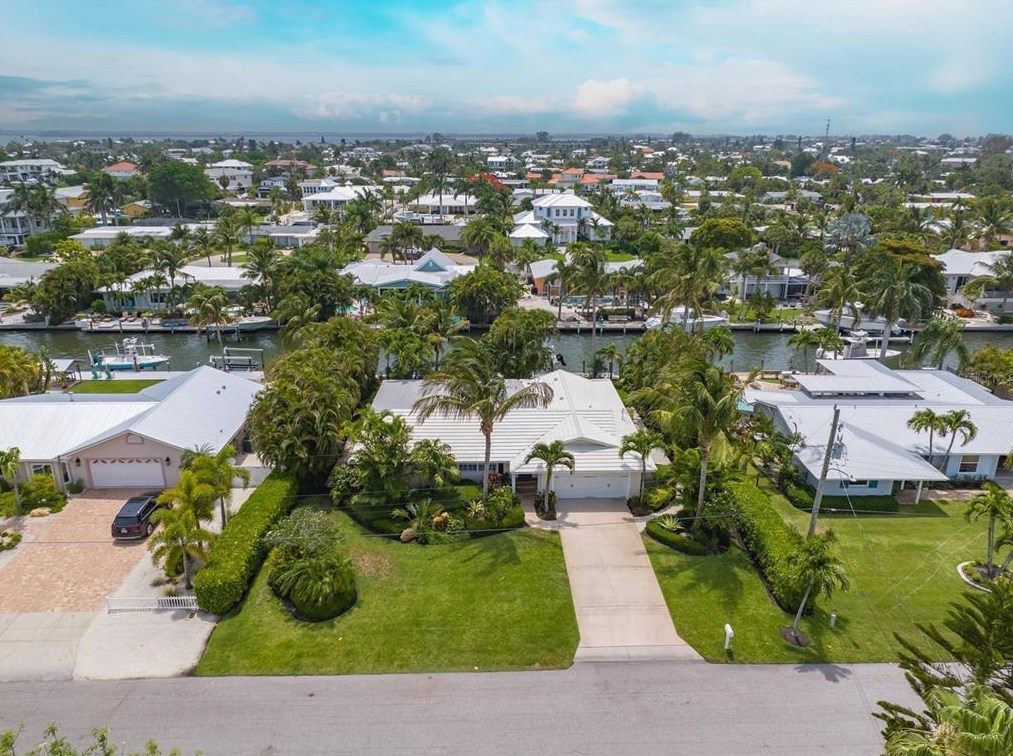 517 74th St, Holmes Beach, FL 34217