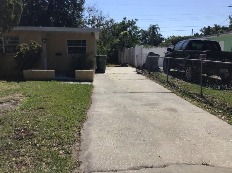 811 27th St Ct E, Bradenton, FL 34208