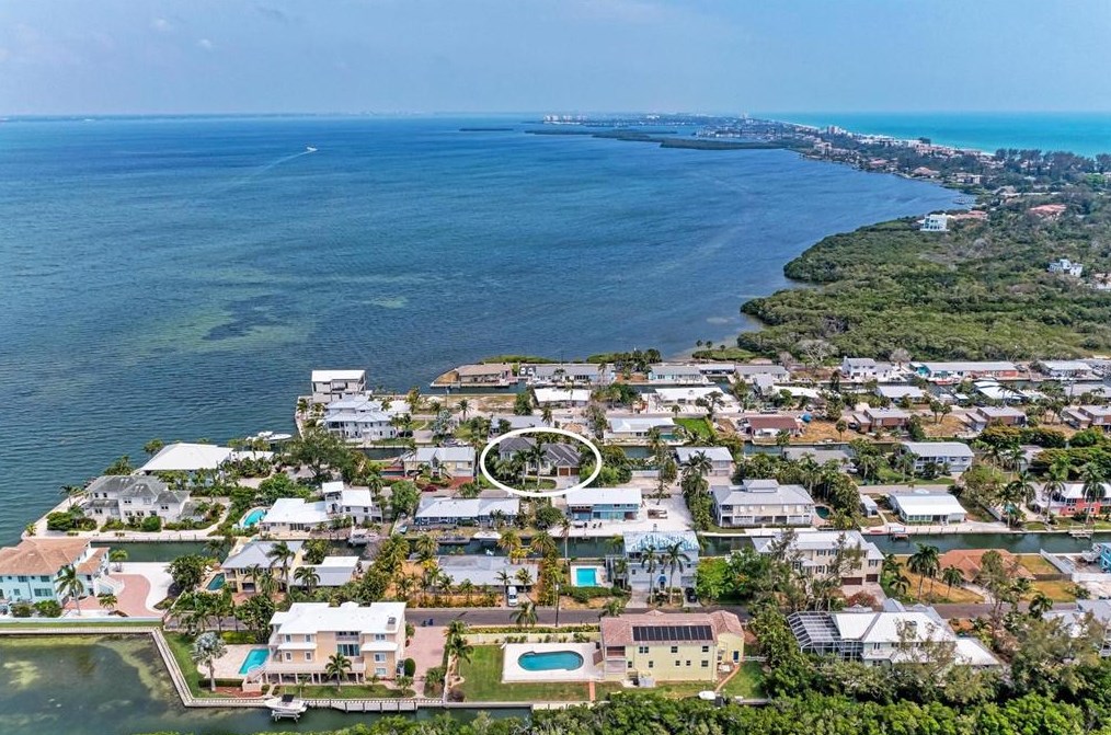 830 Tarawitt Dr, Longboat Key, FL 34228-1831