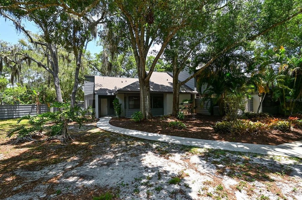 3235 Golden Eagle Ln, Sarasota, FL 34231-7381