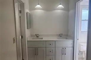 2025 Amanda Dr, Sarasota, FL 34232 - Photo 14