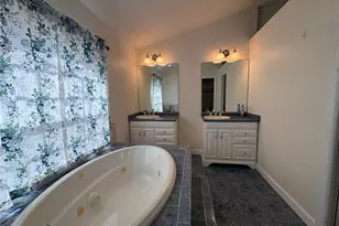 2025 Amanda Dr, Sarasota, FL 34232 - Photo 20