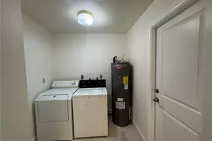 2025 Amanda Dr, Sarasota, FL 34232 - Photo 8