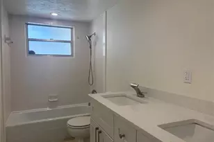 2025 Amanda Dr, Sarasota, FL 34232 - Photo 12