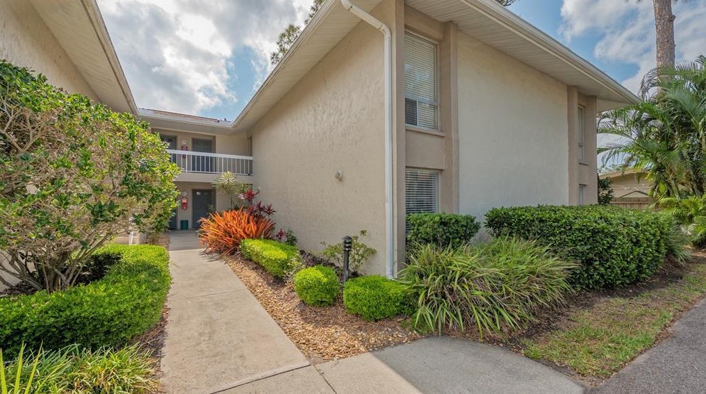 2121 Wood St, Sarasota, FL 34237-7904