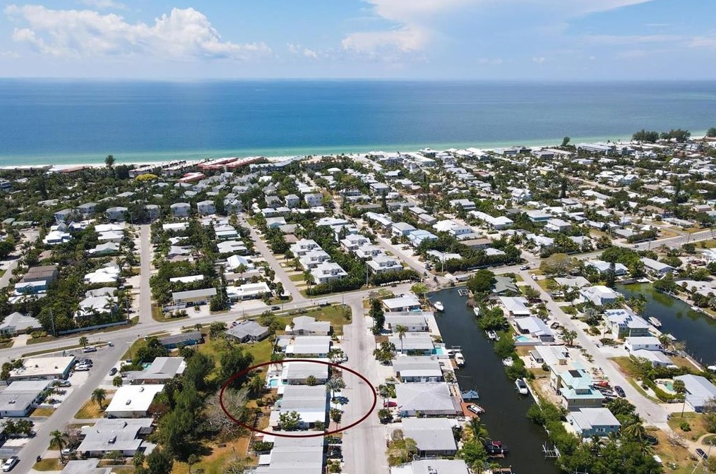 413 63rd St, Holmes Beach, FL 34217