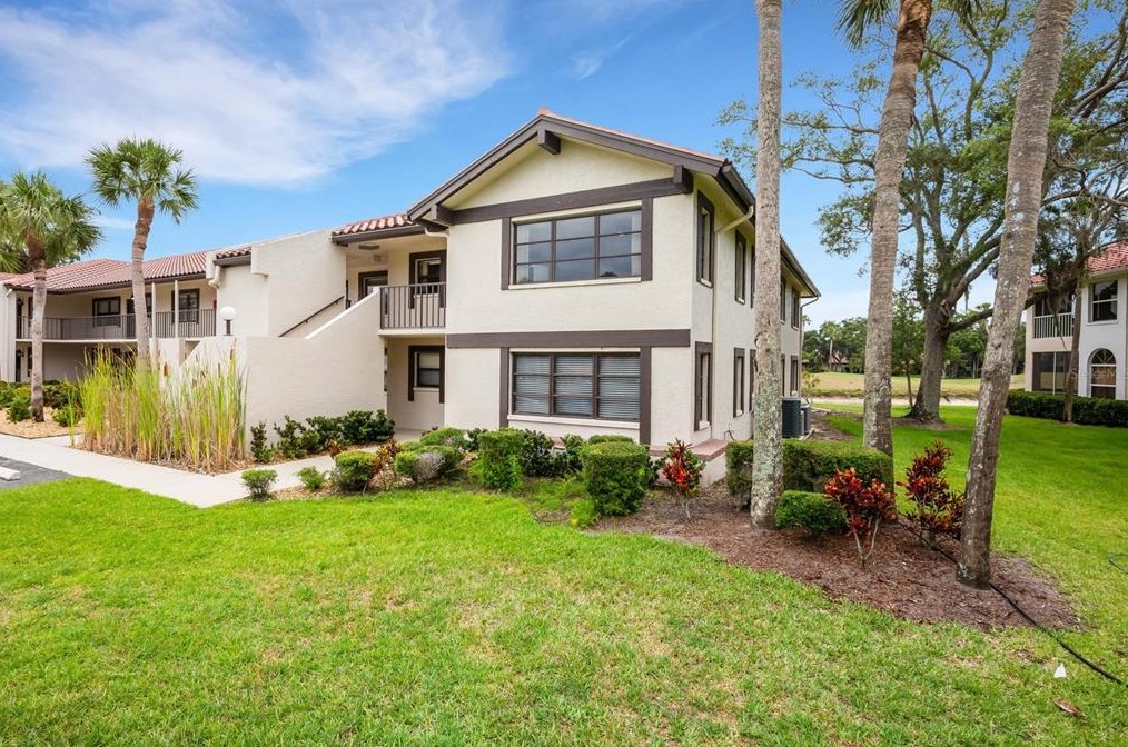 5630 Golf Pointe Dr #208, Sarasota, FL 34243