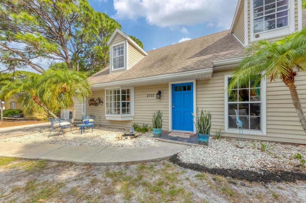 2737 Hillview St, Sarasota, FL 34239-3105