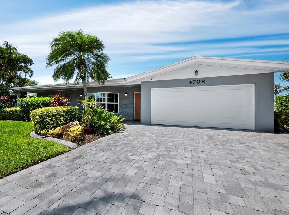 4708 Coral Blvd, Bradenton, FL 34210-2105