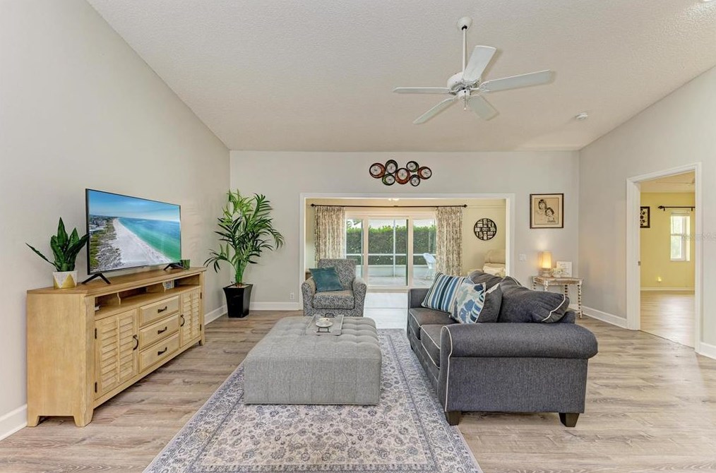 5344 Christie Ann Pl, Sarasota, FL 34233-1573