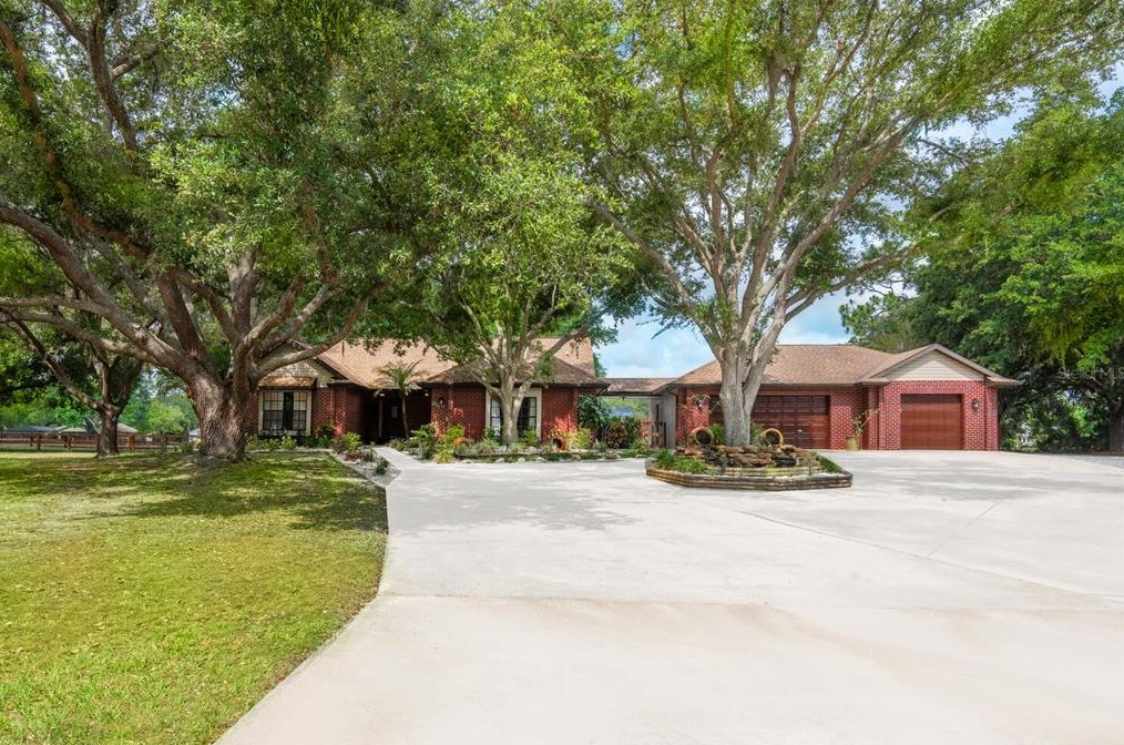 906 136th St, Bradenton, FL 34212-9694