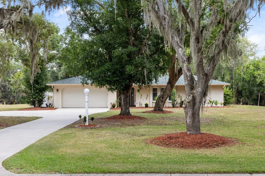 2231 Shadow Oaks Rd, Sarasota, FL 34240-9327