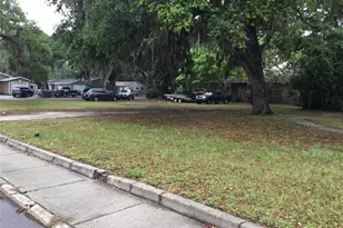 520 20th St E, Bradenton, FL 34208 - Photo 1