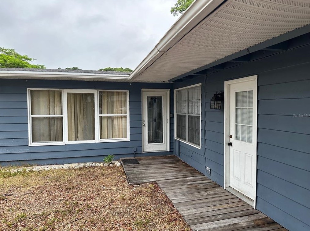 2215 Shawnee St, Sarasota, FL 34231-4324