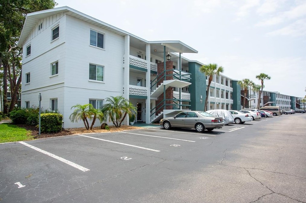 1802 Restful Dr, Bradenton, FL 34207-4559