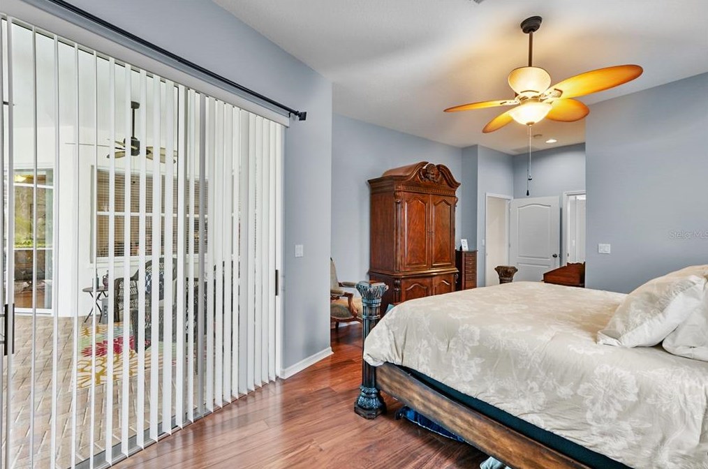 4416 Golden Lk Dr, Sarasota FL  34233-1978 exterior