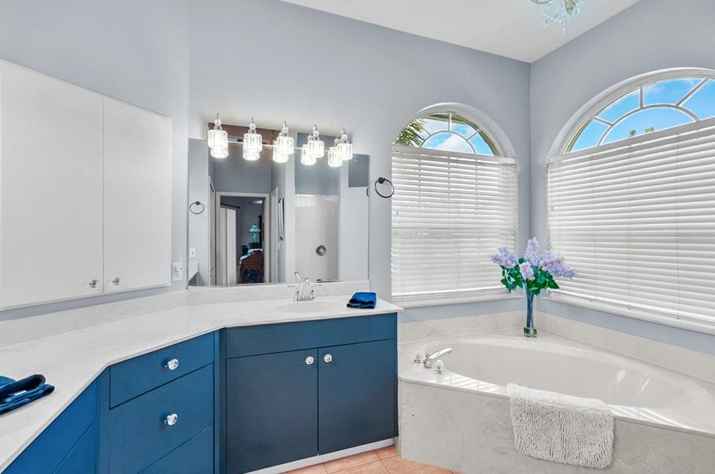 4416 Golden Lk Dr, Sarasota FL  34233-1978 exterior