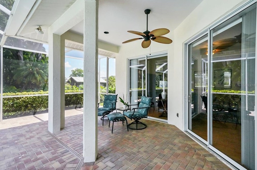 4416 Golden Lk Dr, Sarasota FL  34233-1978 exterior