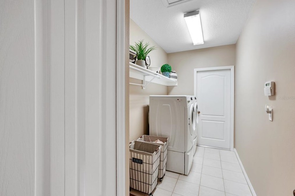 4416 Golden Lk Dr, Sarasota FL  34233-1978 exterior