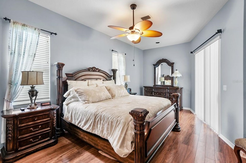 4416 Golden Lk Dr, Sarasota FL  34233-1978 exterior