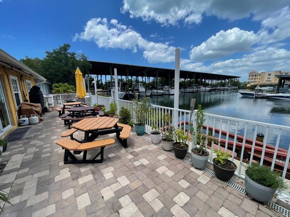 570 Blackburn Point Rd, Osprey, FL 34229-9108