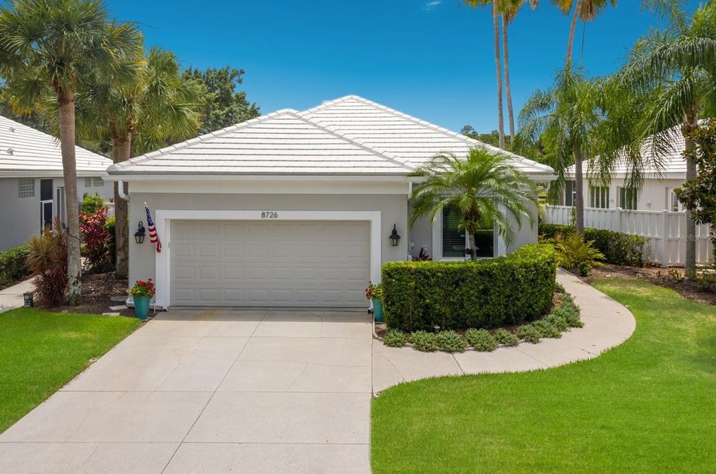 8726 52nd Dr, Bradenton, FL 34211-3724