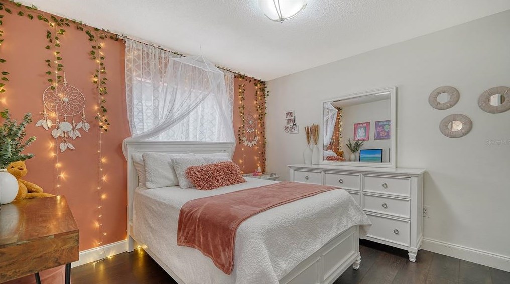 2453 Briar Oak Cir, Sarasota FL  34232-6128 exterior