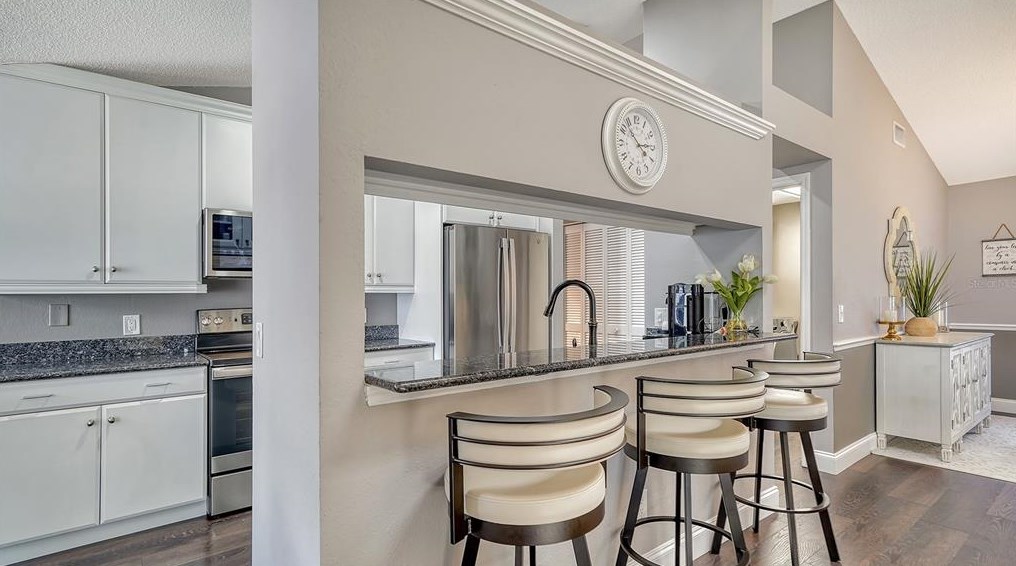 2453 Briar Oak Cir, Sarasota FL  34232-6128 exterior