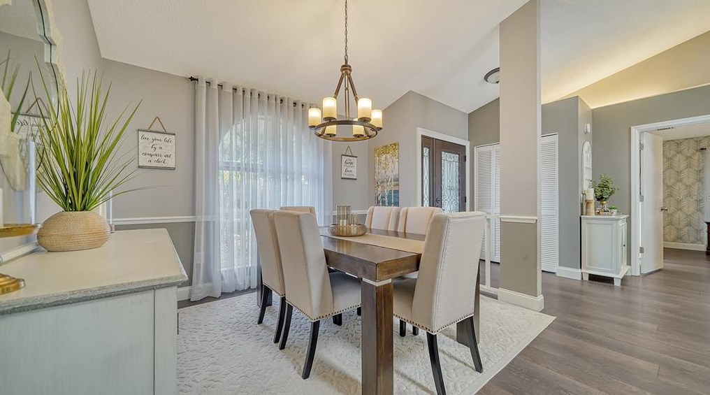 2453 Briar Oak Cir, Sarasota FL  34232-6128 exterior