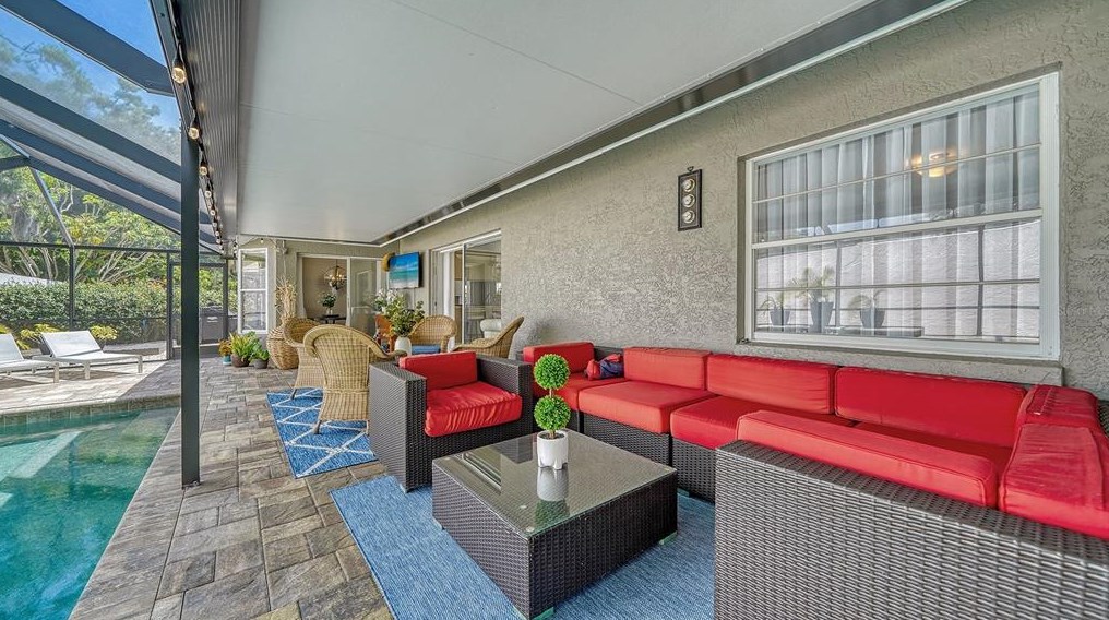 2453 Briar Oak Cir, Sarasota FL  34232-6128 exterior