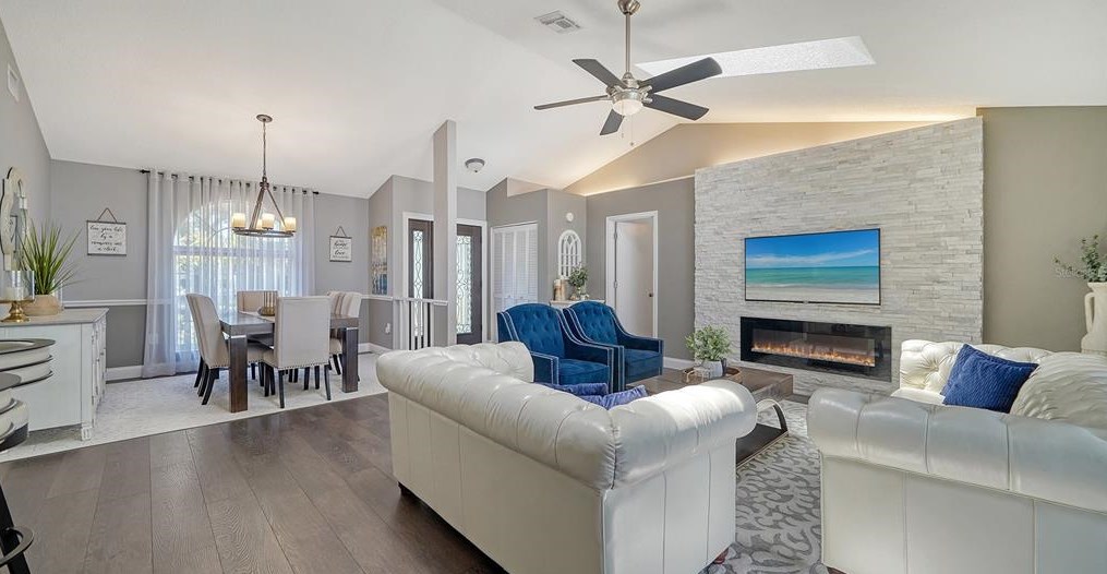 2453 Briar Oak Cir, Sarasota FL  34232-6128 exterior