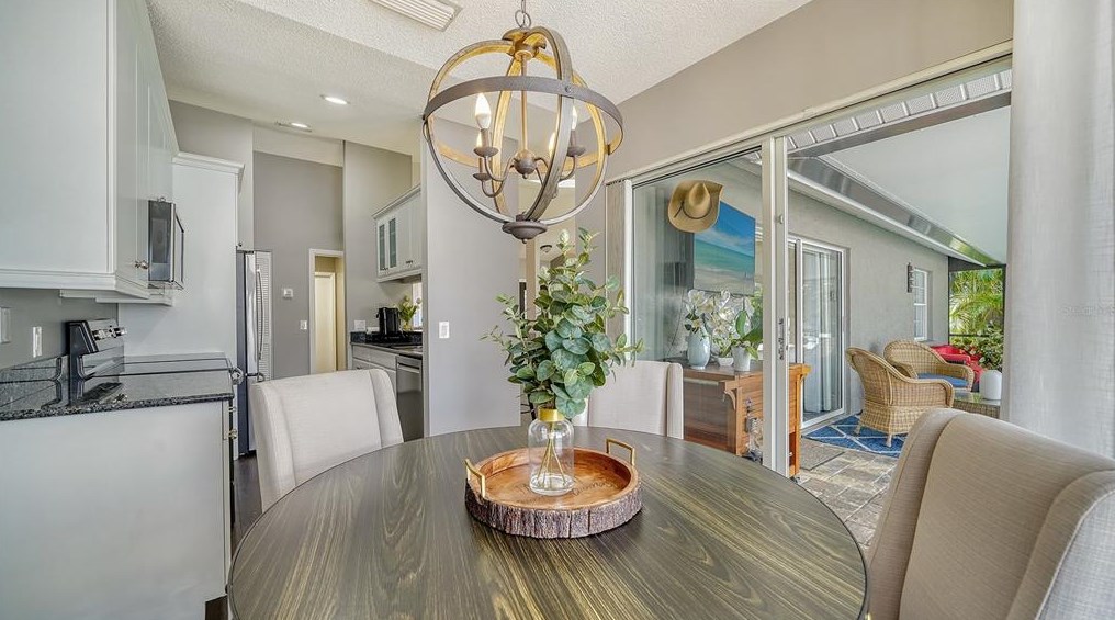 2453 Briar Oak Cir, Sarasota FL  34232-6128 exterior